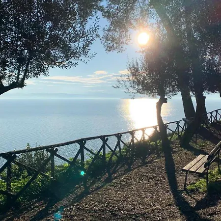 Un Passo Dal Castiglione del Lago